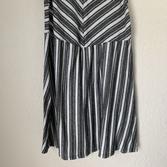 Universal Thread Mini Dress M Charcoal Stripe VNeck Preppy Neutral Minimalist - Picture 4 of 12